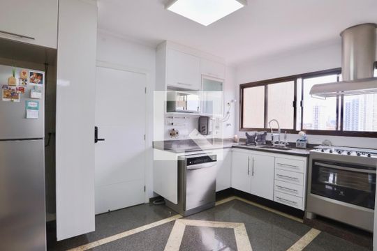 Cozinha de apartamento à venda com 3 quartos, 269m² em Vila Regente Feijó, São Paulo