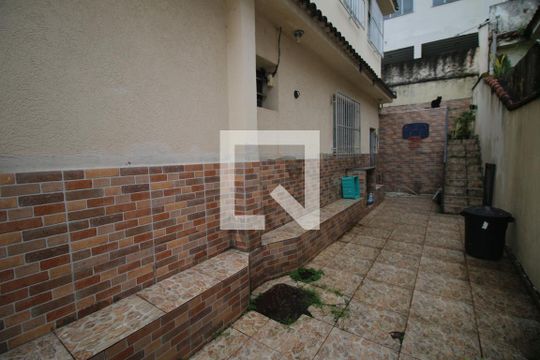 Quintal de casa à venda com 2 quartos, 73m² em Brás de Pina, Rio de Janeiro