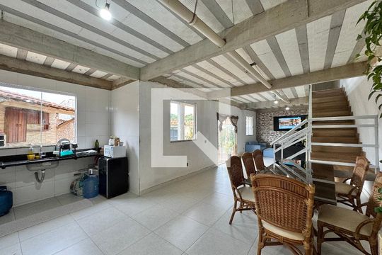 Casa à venda com 4 quartos, 330m² em Vargem Grande, Rio de Janeiro