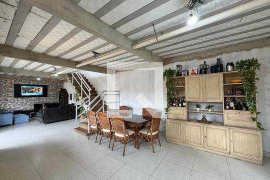 Sala de casa à venda com 4 quartos, 330m² em Vargem Grande, Rio de Janeiro