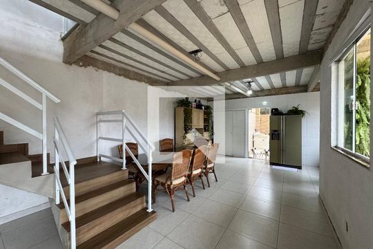 Sala de casa à venda com 4 quartos, 330m² em Vargem Grande, Rio de Janeiro