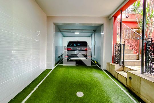 Garagem de casa à venda com 5 quartos, 240m² em Jardim Nossa Senhora Aparecida, São Paulo