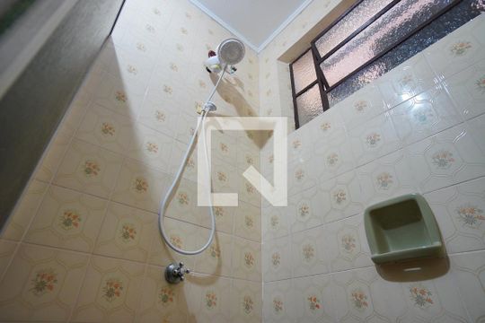 Banheiro Corredor de apartamento à venda com 1 quarto, 45m² em Vila Ipiranga, Porto Alegre