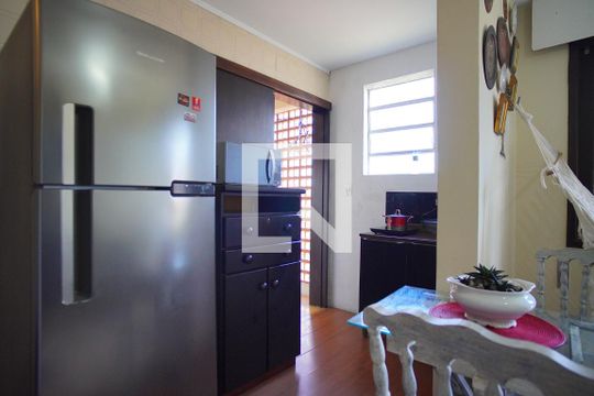 Cozinha de apartamento à venda com 1 quarto, 45m² em Vila Ipiranga, Porto Alegre