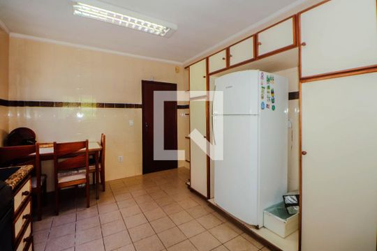 Cozinha e Área de Serviço de casa à venda com 3 quartos, 243m² em Jardim Itu, Porto Alegre
