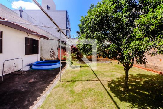 Pátio de casa à venda com 3 quartos, 243m² em Jardim Itu, Porto Alegre
