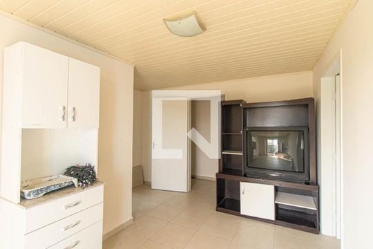 Sala de casa para alugar com 2 quartos, 80m² em Novo Mundo, Curitiba