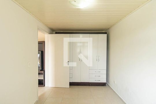 Quarto 1 de casa para alugar com 2 quartos, 80m² em Novo Mundo, Curitiba