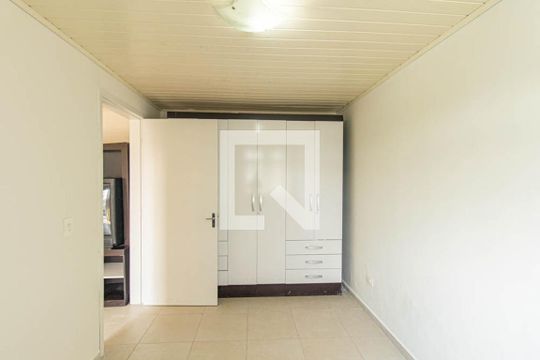 Quarto 1 de casa para alugar com 2 quartos, 80m² em Novo Mundo, Curitiba