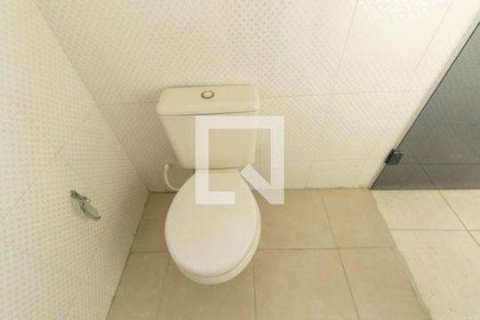 Banheiro Social de casa para alugar com 2 quartos, 80m² em Novo Mundo, Curitiba