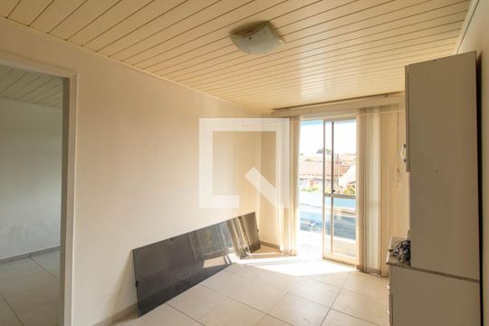 Sala de casa para alugar com 2 quartos, 80m² em Novo Mundo, Curitiba