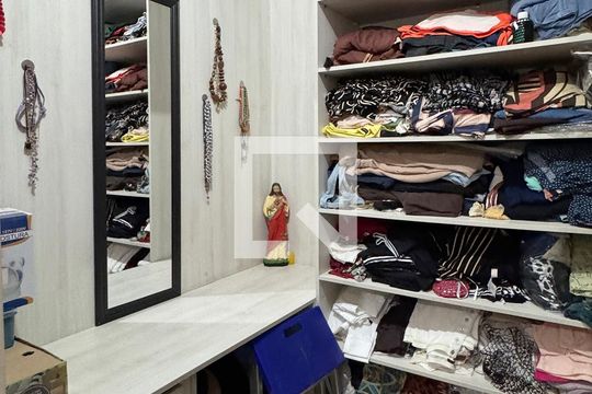 Closet da suíte 1 de apartamento à venda com 2 quartos, 85m² em Empresarial 18 do Forte, Barueri