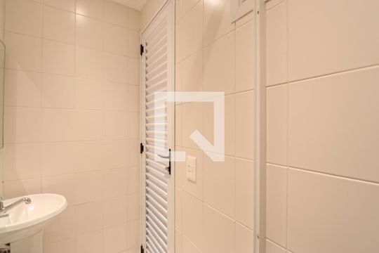 Banheiro de serviço 2 de apartamento à venda com 4 quartos, 480m² em Lapa, São Paulo