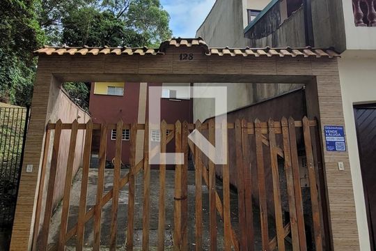 Fachada de casa para alugar com 3 quartos, 110m² em Jardim Las Vegas, Santo André