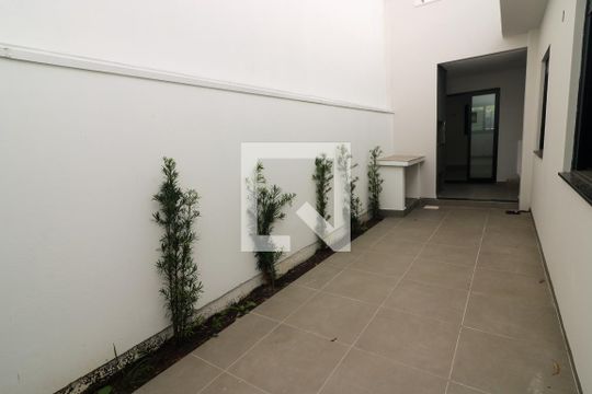 Quintal de casa de condomínio à venda com 3 quartos, 93m² em Hípica, Porto Alegre