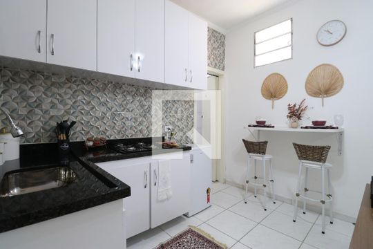 Cozinha de apartamento para alugar com 1 quarto, 40m² em Luz, São Paulo
