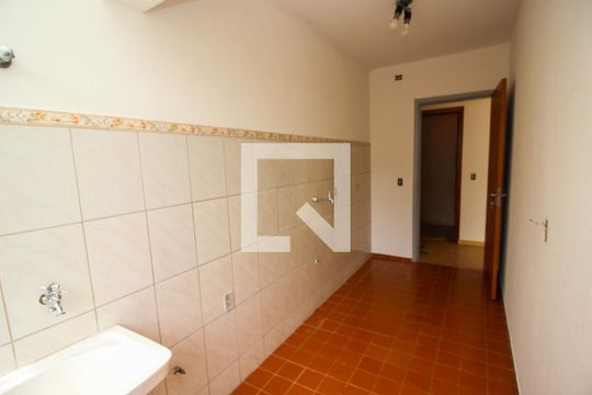 Cozinha de apartamento para alugar com 1 quarto, 46m² em Teresópolis, Porto Alegre