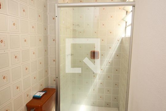 Banheiro de apartamento para alugar com 1 quarto, 46m² em Teresópolis, Porto Alegre