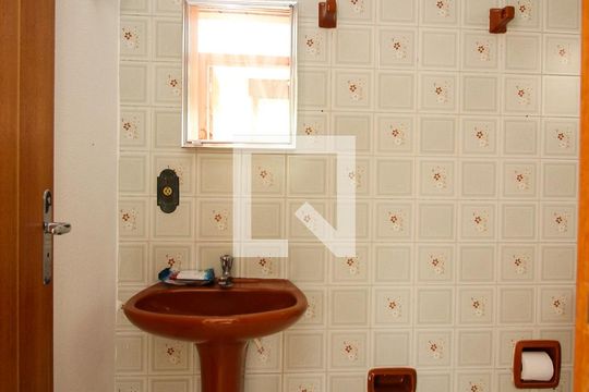 Banheiro de apartamento para alugar com 1 quarto, 46m² em Teresópolis, Porto Alegre
