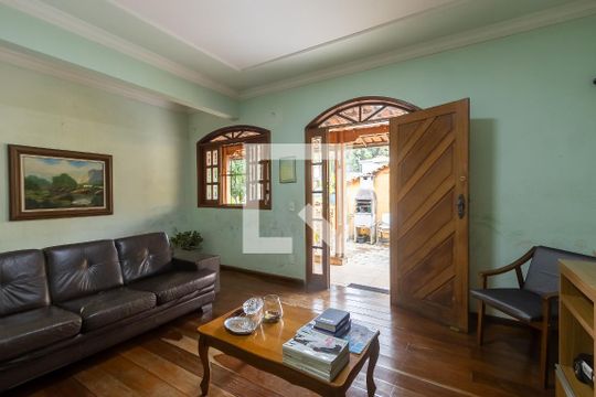 Casa para alugar com 6 quartos, 500m² em São João Batista, Belo Horizonte