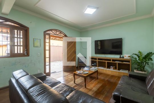 Sala de casa para alugar com 6 quartos, 500m² em São João Batista, Belo Horizonte