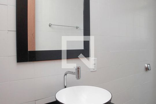 Banheiro de apartamento para alugar com 1 quarto, 60m² em Auxiliadora, Porto Alegre