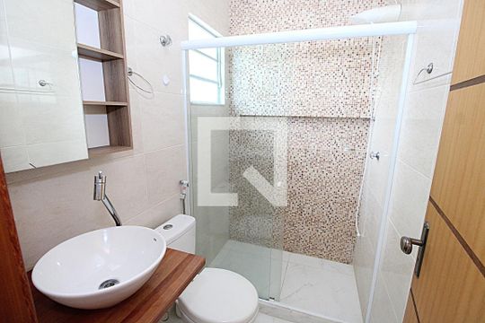 Banheiro da Suíte de casa para alugar com 2 quartos, 70m² em Campinho, Rio de Janeiro