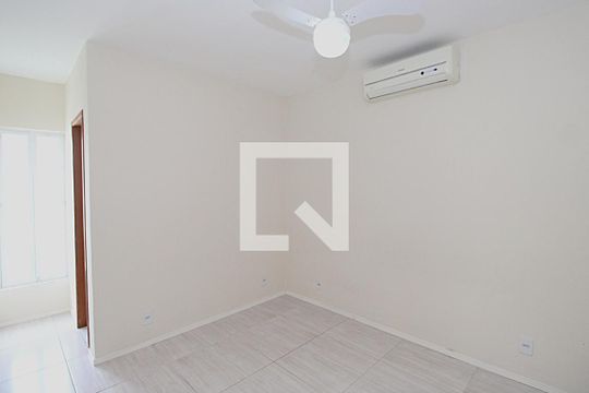 Suíte de casa para alugar com 2 quartos, 70m² em Campinho, Rio de Janeiro