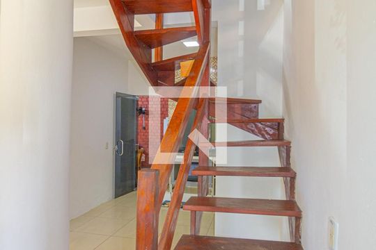 ESCADA de casa à venda com 3 quartos, 118m² em Mato Grande, Canoas