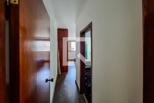 Corredor  de casa à venda com 4 quartos, 280m² em Vila Dom Pedro I, São Paulo