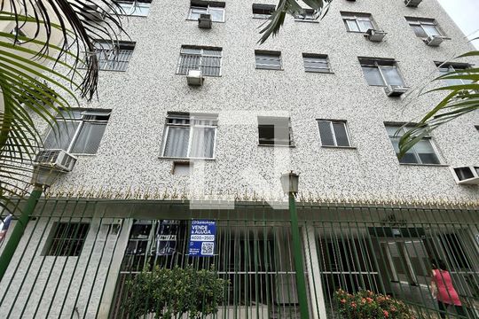 Fachada + plaquinha de apartamento à venda com 2 quartos, 72m² em Méier, Rio de Janeiro