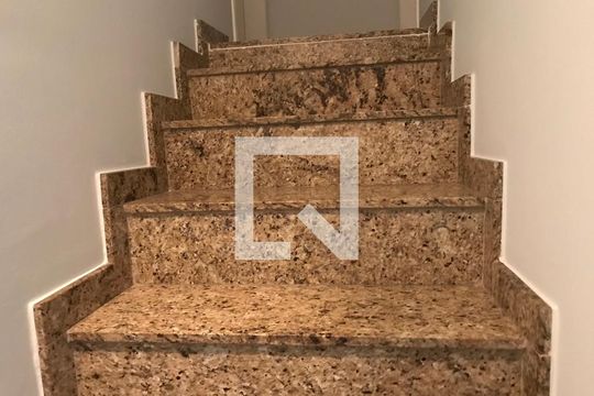 Escada de granito de casa à venda com 2 quartos, 140m² em Vila Aricanduva, São Paulo