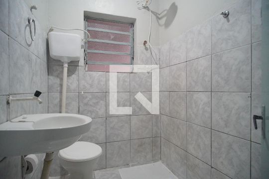 Banheiro de apartamento para alugar com 1 quarto, 45m² em Guarani, Novo Hamburgo