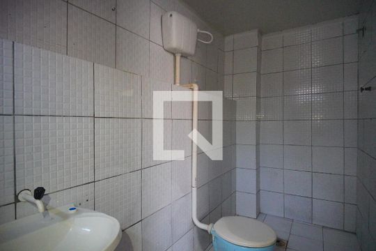 Banheiro de apartamento para alugar com 2 quartos, 45m² em Guarani, Novo Hamburgo