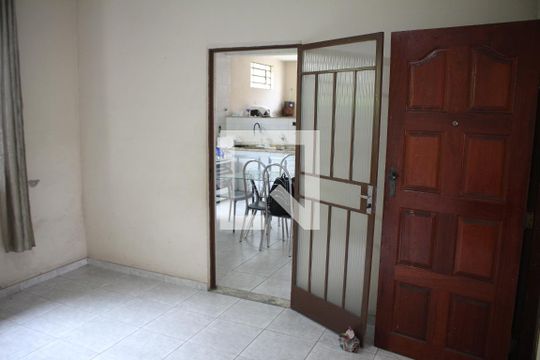 Sala 1 de casa à venda com 3 quartos, 405m² em Eldorado, Contagem