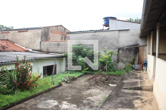 Quintal de casa à venda com 3 quartos, 405m² em Eldorado, Contagem