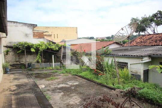 Quintal de casa à venda com 3 quartos, 405m² em Eldorado, Contagem