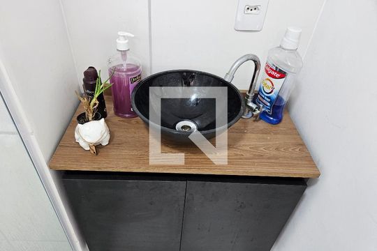 Banheiro de kitnet/studio para alugar com 1 quarto, 24m² em Ipiranga, São Paulo