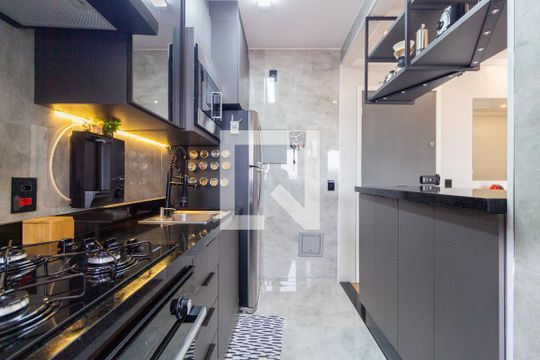 Cozinha de apartamento à venda com 2 quartos, 50m² em Luz, São Paulo