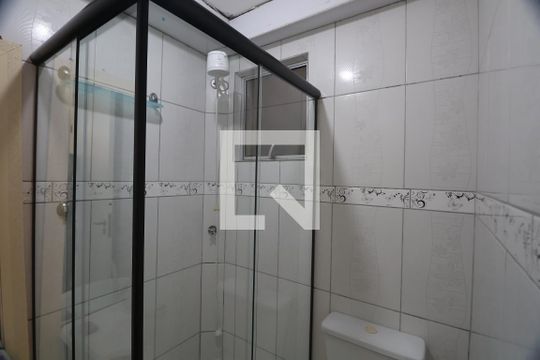 Banheiro  de apartamento à venda com 2 quartos, 38m² em Olaria, Canoas