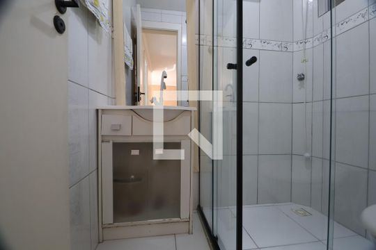 Banheiro  de apartamento à venda com 2 quartos, 38m² em Olaria, Canoas