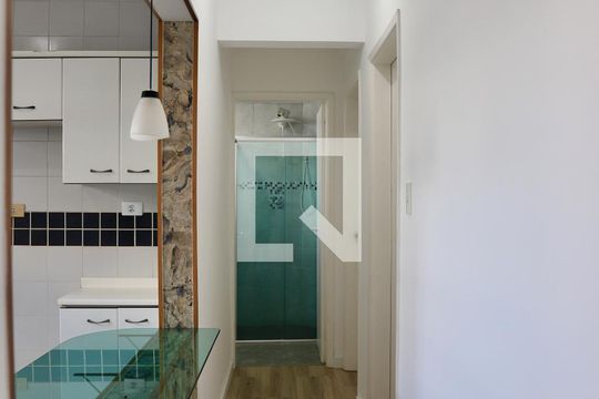 Corredor de apartamento à venda com 2 quartos, 68m² em Mirandópolis, São Paulo