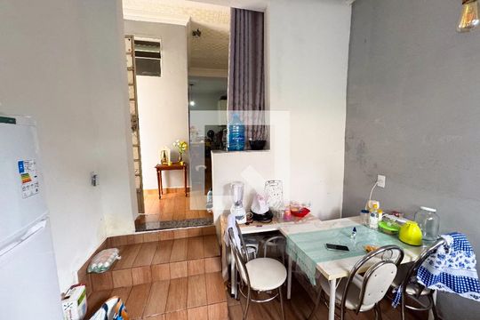Sala/Cozinha de casa à venda com 8 quartos, 490m² em Eldorado, Contagem