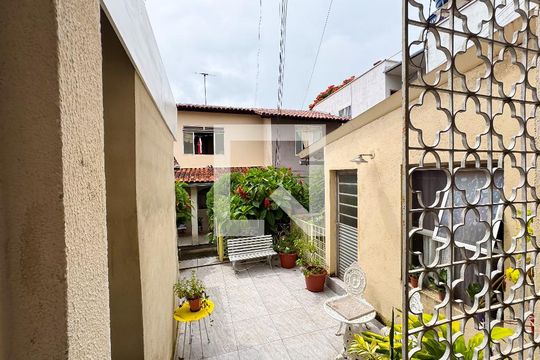 Casa à venda com 8 quartos, 490m² em Eldorado, Contagem