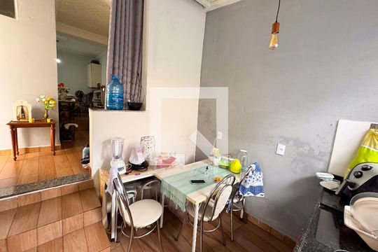 Sala/Cozinha de casa à venda com 8 quartos, 490m² em Eldorado, Contagem