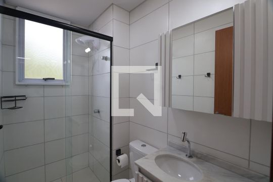Banheiro de apartamento para alugar com 2 quartos, 70m² em Olaria, Canoas