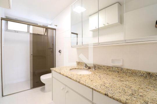Banheiro Social de apartamento à venda com 3 quartos, 121m² em Perdizes, São Paulo