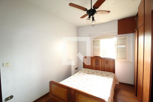 Quarto 2 de casa para alugar com 3 quartos, 300m² em Saraiva, Uberlândia