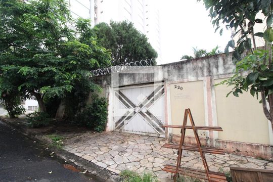 Fachada de casa para alugar com 3 quartos, 300m² em Saraiva, Uberlândia