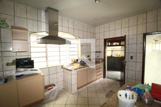 Cozinha de casa para alugar com 3 quartos, 300m² em Saraiva, Uberlândia